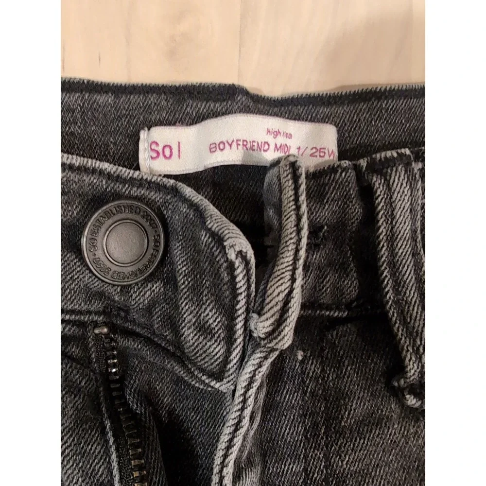 SO High Rise Boyfriend Midi Distressed Shorts Women's 1/25W Black‎